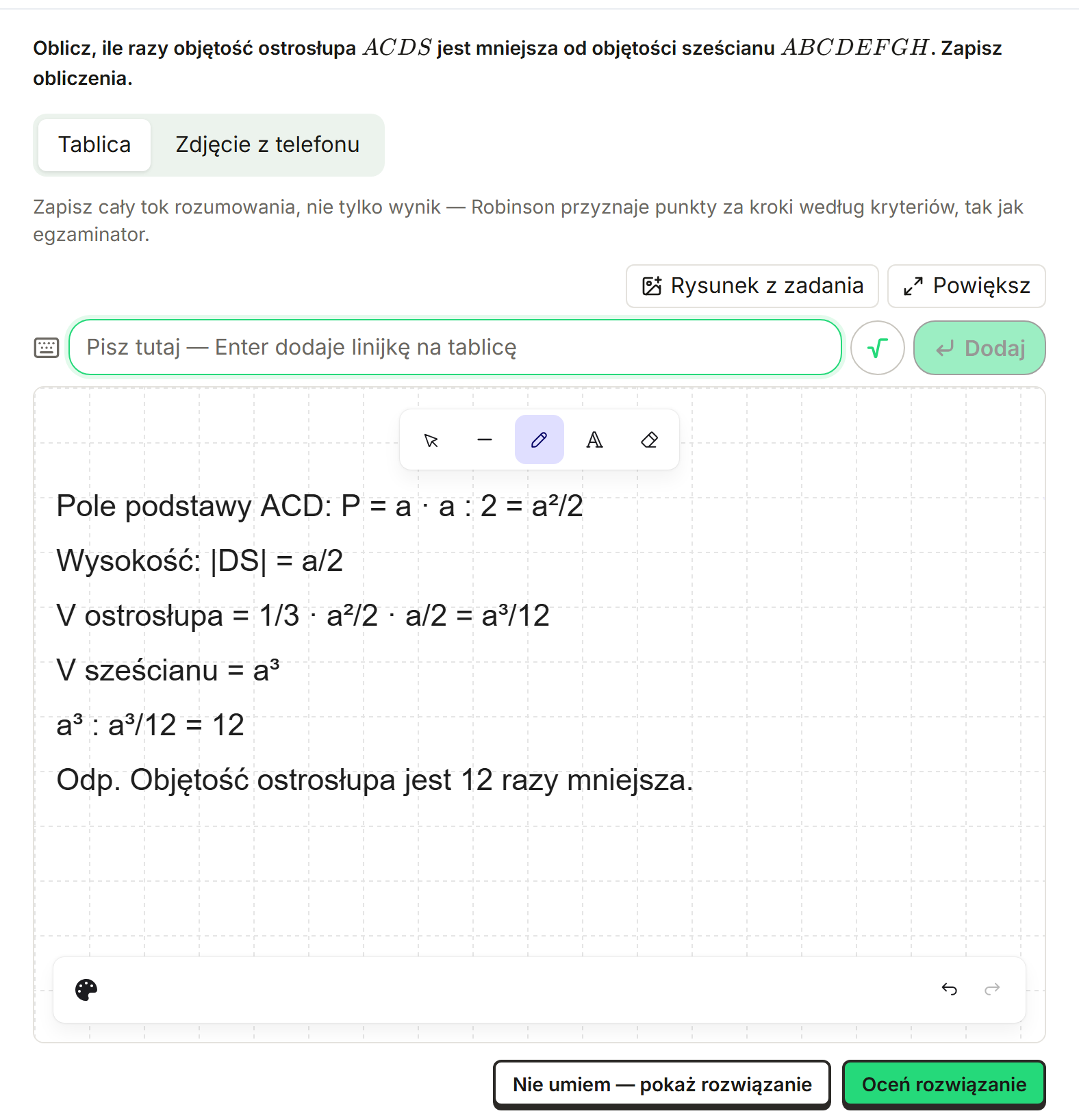 Zadanie otwarte 18 z arkusza egzaminu ósmoklasisty w Compassie: przełącznik Tablica lub Zdjęcie z telefonu, dopisek o punktach za kroki i tablica z rozwiązaniem w sześciu linijkach, pod nią przycisk Oceń rozwiązanie